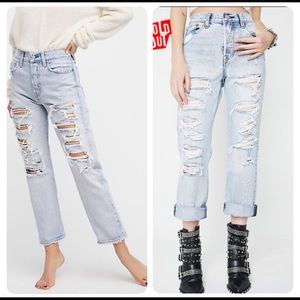 NWT LEVIS WEDGIE STRAIGHT Jeans Mass Destruction Destroyed 24